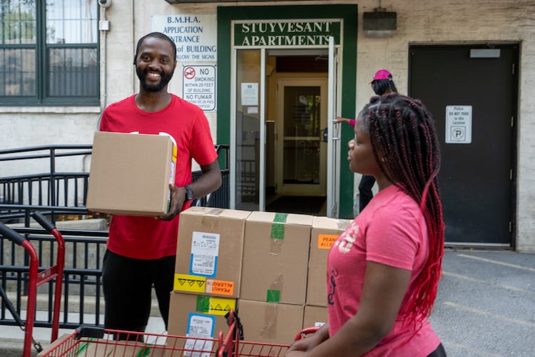 Dezmond carrying boxes